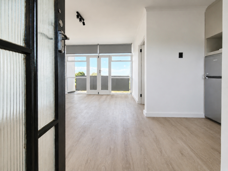 1 Bedroom Property for Sale in Wynberg Upper Western Cape